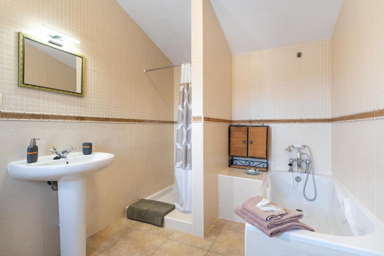 Hacienda la buena vida B&B en appartementen Algarinejo Exterior foto